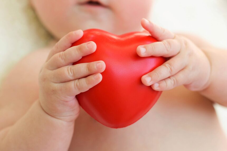 Realizan intervención especializada a bebé con cardiopatía congénita detectada durante el embarazo