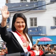 Keiko Fujimori preside el tradicional desfile por la independencia de Perú ante miles de personas