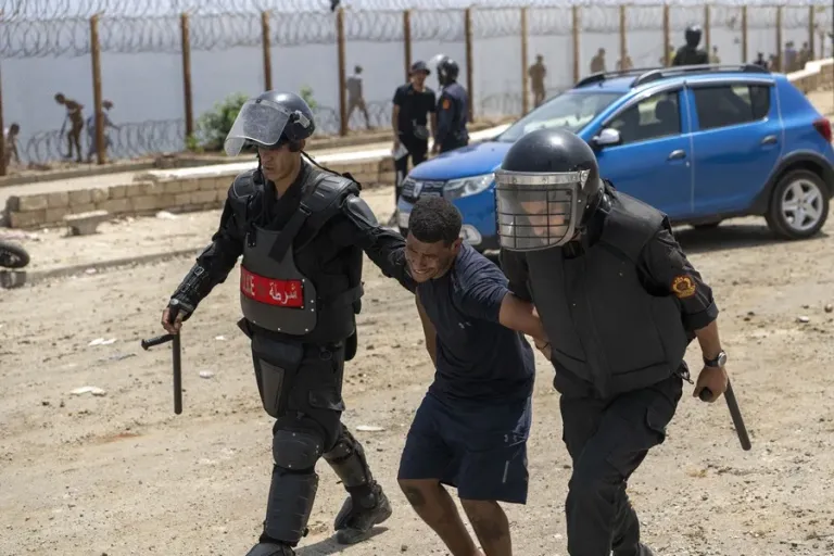 Marruecos detiene a 70 personas por incidentes violentos durante la crisis migratoria