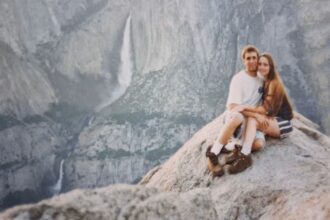 20 años después de la muerte de su esposa en Utah, un pastor juvenil fue acusado de asesinato