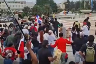 Bajo la consigna "No a la Ley Mordaza", cientos de personas protestan contra artículos nuevo Código Penal en la Plaza de la Bandera