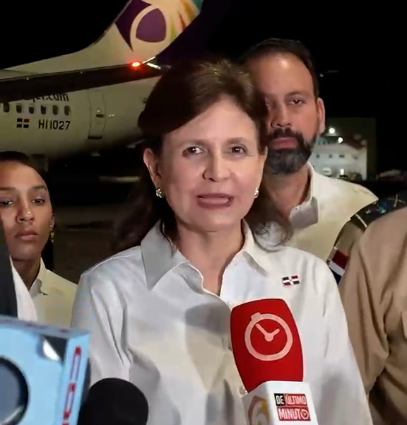 Raquel Peña recibe a rescatistas dominicanos de Venezuela