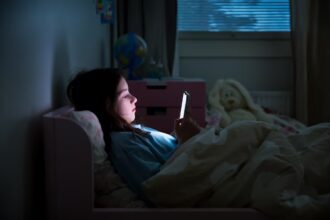 Reino Unido activará toque de queda nocturno en redes sociales para adolescentes de 16 y 17 años