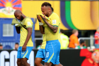 Prensa brasileña pide renovación de la selección y busca culpables por la eliminación