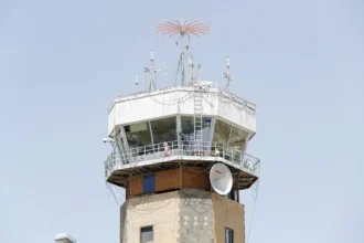 Desaparece avión de carga en Pakistán con cinco tripulantes; autoridades activan operativo de búsqueda