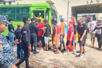 Trasladan otros 400 reclusos desde La Victoria al CCR Las Parras