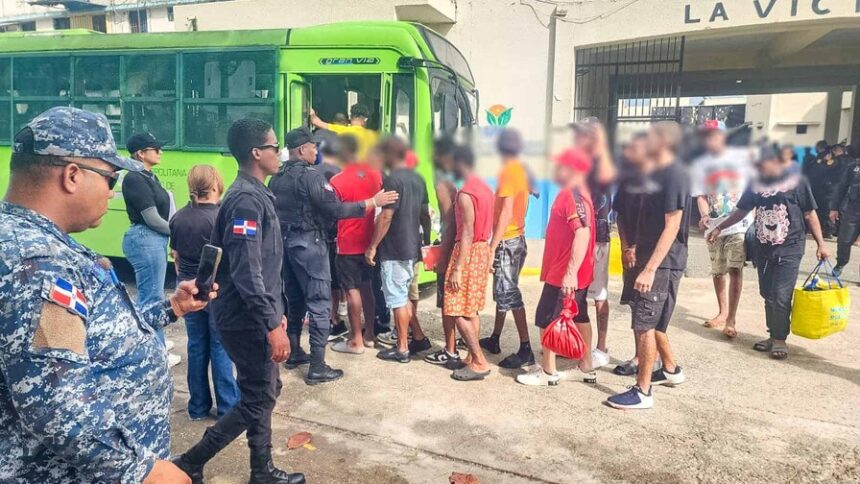 Trasladan otros 400 reclusos desde La Victoria al CCR Las Parras