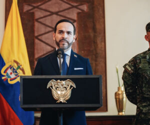 Presidente de Colombia ordena operativos contra migrantes en situación irregular