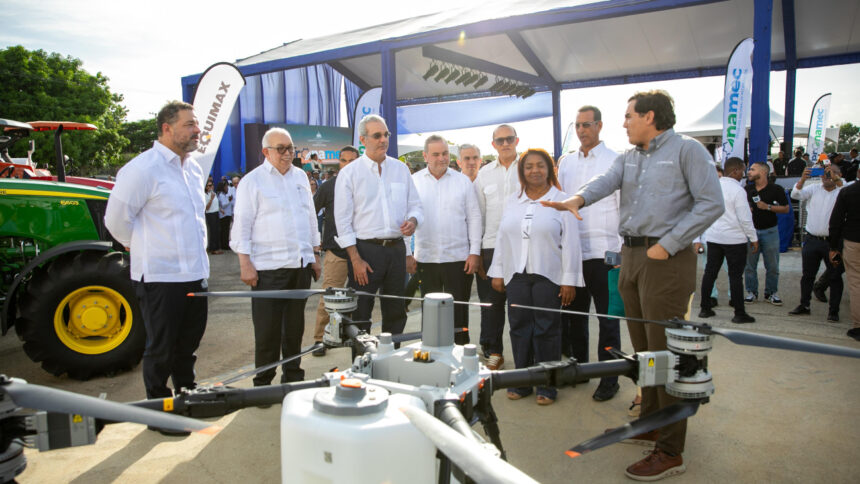Abinader llama a tecnificar el campo y reducir mano de obra extranjera