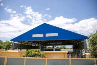 Vicepresidenta Raquel Peña entrega techado escolar de RD$38 millones en Guayacanal
