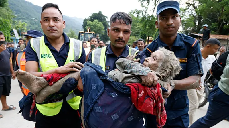 Avalancha en Nepal y Tíbet deja más de 150 muertos y cientos de desaparecidos
