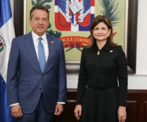 Juramentan a Ito Bisonó como nuevo ministro de Relaciones Exteriores