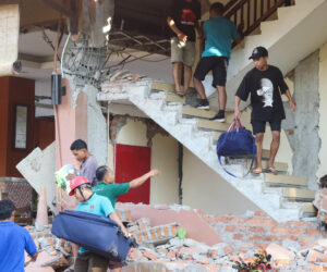 El terremoto causa 68 muertos y cerca de 10.000 desplazados en Indonesia