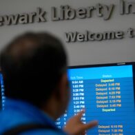 Trece heridos, tres graves, tras chocar un autobús contra un muro en aeropuerto de Newark