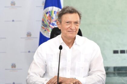 Roberto Álvarez: una trayectoria marcada por la diplomacia, el derecho y los derechos humanos