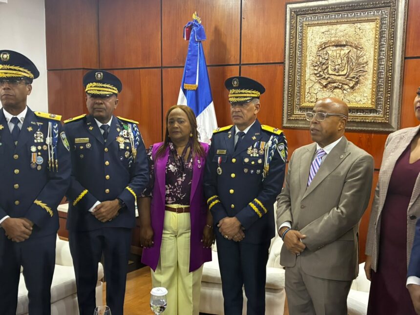 Nuevo director de la Policía realiza visitas de cortesía a presidentes del Senado y Cámara de Diputados