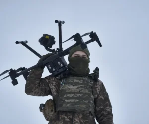 ONU y Cruz Roja: Aumenta la urgencia de regular armas autónomas en los campos de batalla