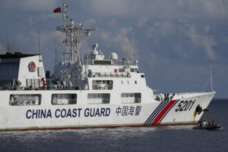 China reconoce dos muertos en un incidente marítimo con Filipinas en 2025