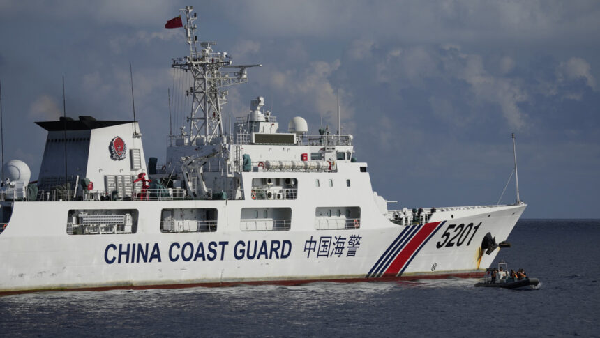 China reconoce dos muertos en un incidente marítimo con Filipinas en 2025