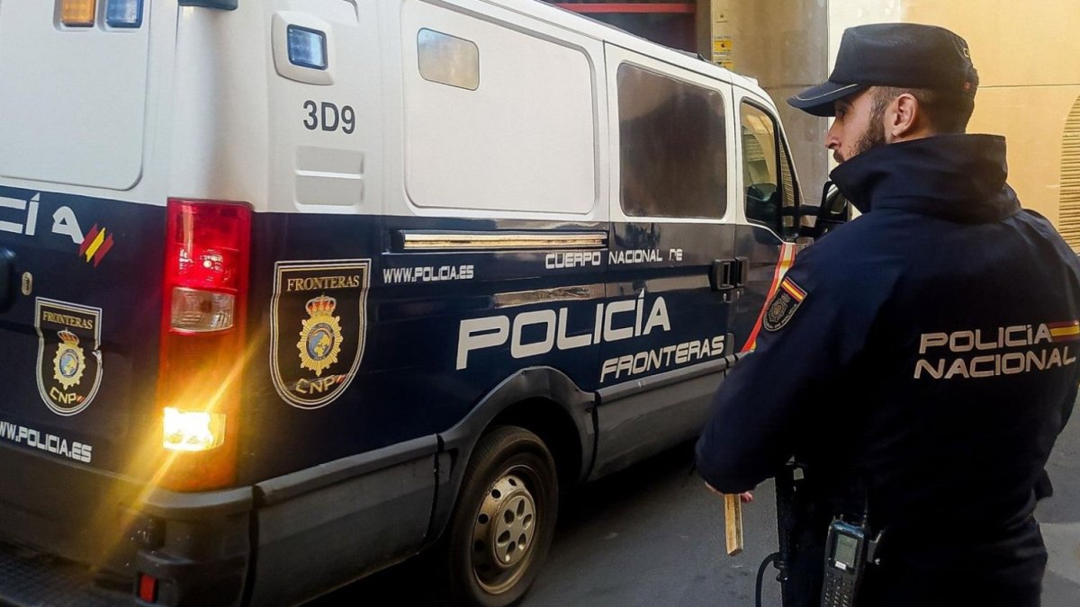 Intervienen en España 63.900 euros ocultos a dos pasajeros que viajaban desde RD