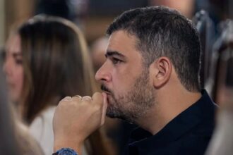 Condenan a 3 años de cárcel al alcalde de Ecuador por manipular su brazalete electrónico