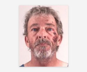 Hombre recibe cadena perpetua por asesinar a puñaladas a su esposa en Texas