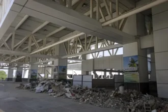 Venezuela instala terminales temporales en su principal aeropuerto afectado por los terremotos