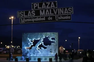 La disputa entre el Gobierno de Milei y una provincia argentina por el amarre de un buque británico