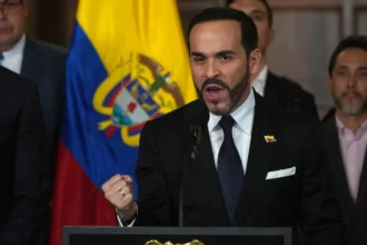 Un juez ordena a De la Espriella retirar publicaciones en las que aparece entre cadáveres