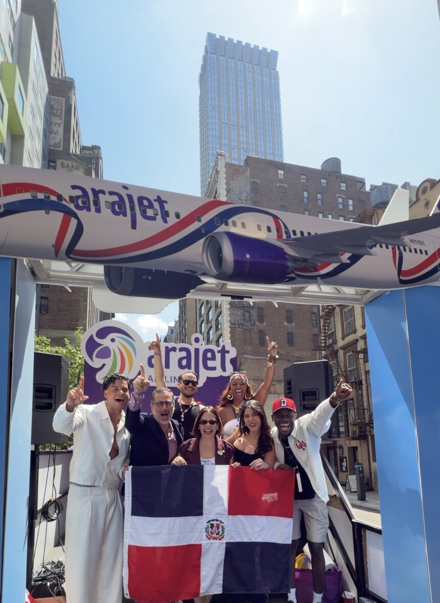  Arajet supera los 100 mil pasajeros entre New York y RD en 2026 y lo celebra en la parada Dominicana en Manhattan