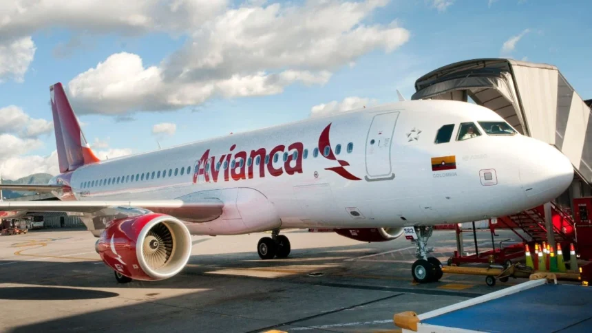 Avianca prohíbe a influencer colombiano usar su servicio tras incidente en vuelo a Madrid