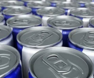 Joven termina hospitalizada tras meses de agotamiento y consumo excesivo de energizantes