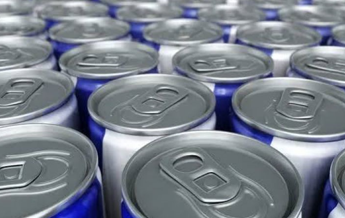 Joven termina hospitalizada tras meses de agotamiento y consumo excesivo de energizantes