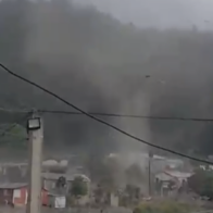 Remolino causa daños en viviendas e invernaderos y desata pánico en Constanza
