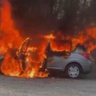 Incendio consume por completo un vehículo próximo al túnel natural en la ruta jarabacoa–la vega