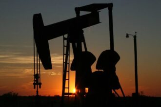 El petróleo de Texas sube un 0,02 % tras ataques en el mar Rojo y el golfo de Omán