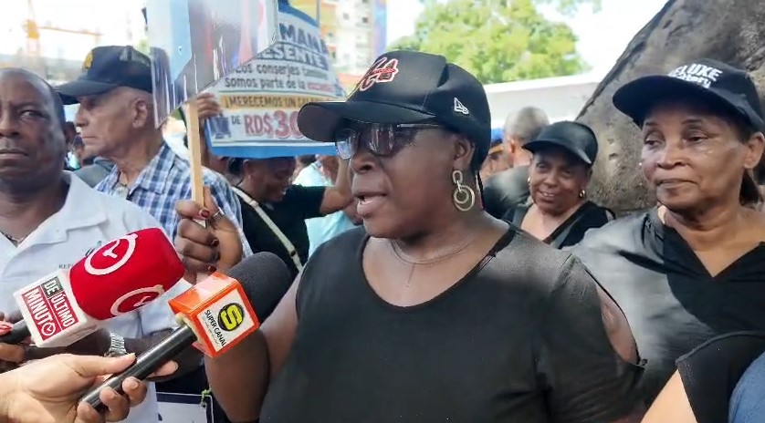 Conserjes y personal de apoyo de escuelas públicas anuncian paro si no reciben aumento salarial
