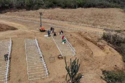 Sepultan a 40 niños no reclamados tras el doble terremoto de La Guaira