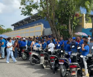 ADP protesta en distritos educativos y advierte sobre inicio de clases en centros con problemas