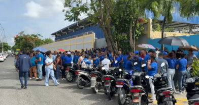 ADP protesta en distritos educativos y advierte sobre inicio de clases en centros con problemas