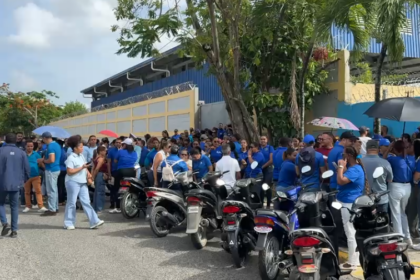 ADP protesta en distritos educativos y advierte sobre inicio de clases en centros con problemas