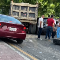 Accidente múltiple provoca fuerte taponamiento en la avenida Jacobo Majluta