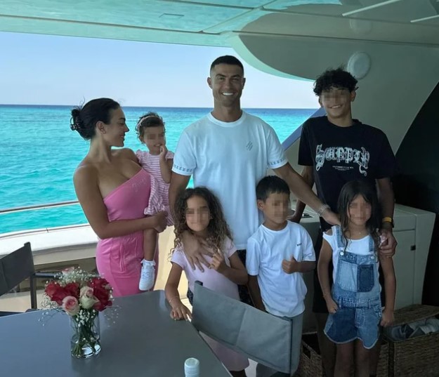 Georgina Rodríguez adopta a los hijos de Cristiano Ronaldo luego de su boda