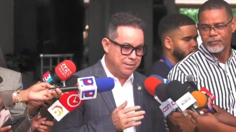 Comisión que mantiene Rafael Pérez tras dejar FP detonó choque entre Pacheco y Báez