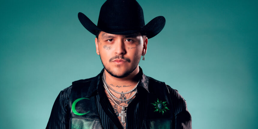 Christian Nodal sorprende a Pepe Aguilar cantando “Adiós amor” durante celebración de sus 58 años