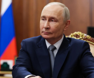 Putin solo se reunirá con Trump y Zelenski si es para firmar acuerdo final