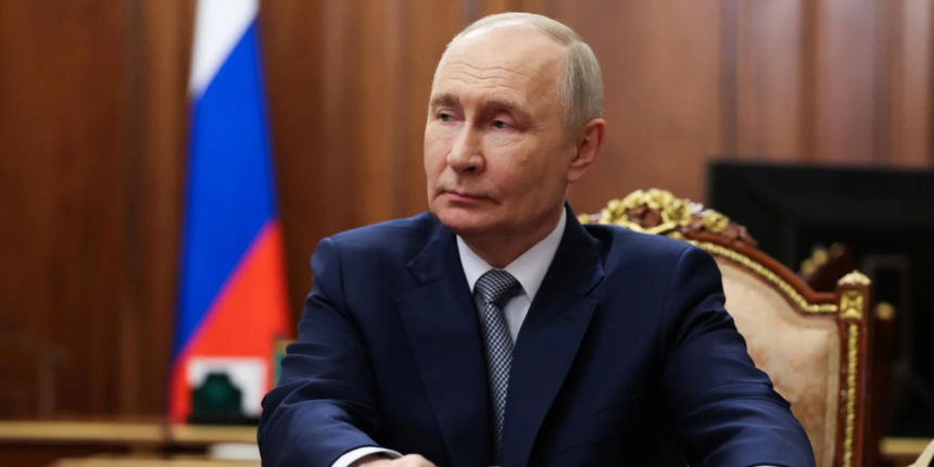 Putin solo se reunirá con Trump y Zelenski si es para firmar acuerdo final