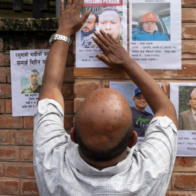 Una pierna, un diente de oro y cientos de cuerpos a la espera de ser reconocidos en Nepal
