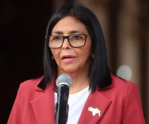 Delcy Rodríguez recibe en Caracas a la primera ministra de Barbados para fortalecer cooperación bilateral