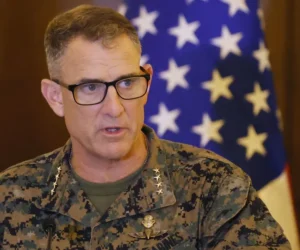Jefe del Comando Sur de EE.UU. llega a Bogotá para reunirse con nueva cúpula militar de Colombia